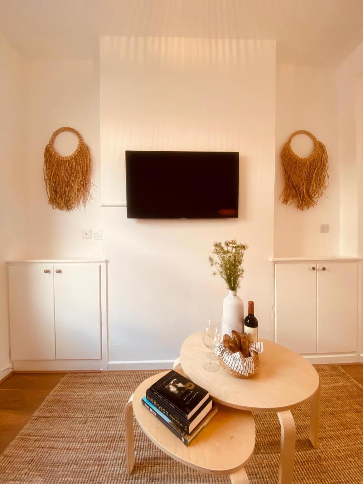 Spacious 2bed - 10 Mins To City - Free Parking Hébergement de vacances